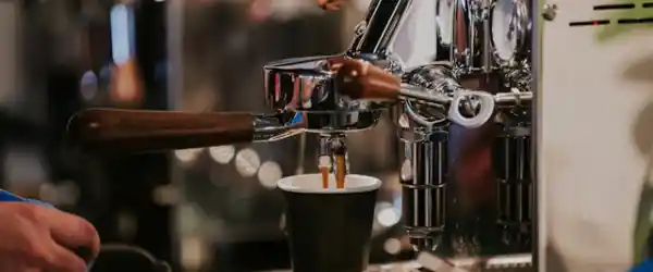 La Máquina de Espresso: El Corazón de tu Cocina
